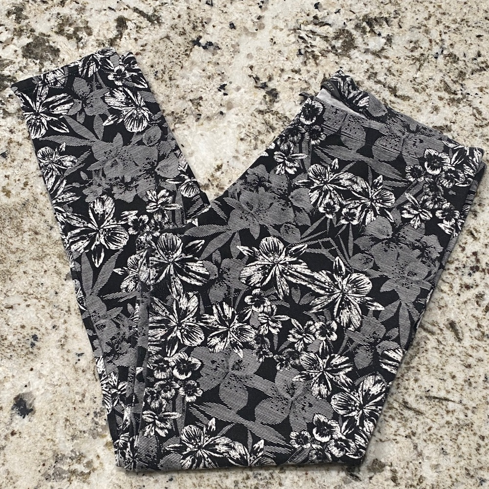 Victoria's Secret Black and Gray Floral Leggings